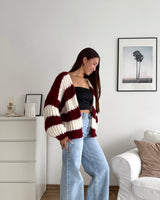 Grobe Strickjacke mit Streifen Weinrot/Weiß