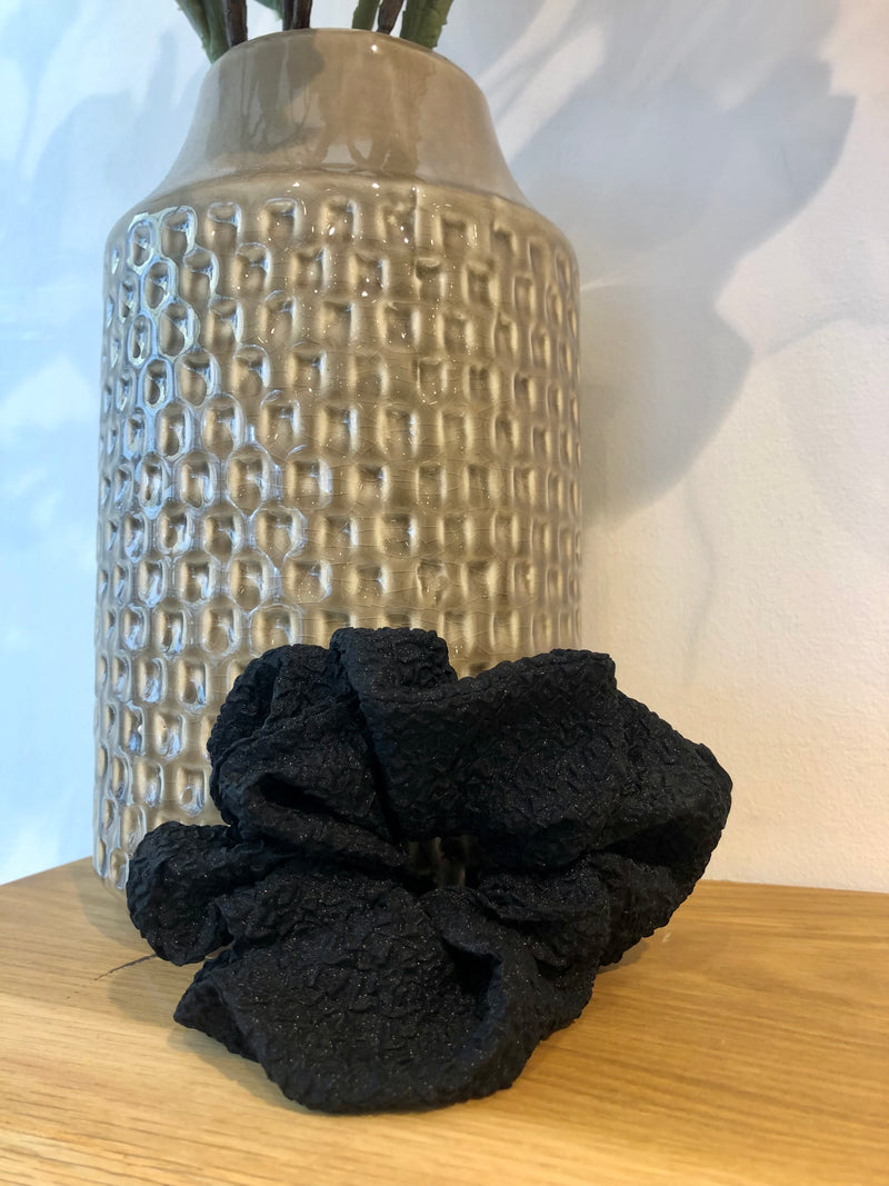 Shiny Scrunchie Schwarz