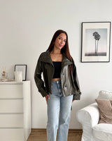 Kunstlederjacke mit hohem Kragen Olive