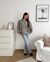 Sweater mit Leomuster Beige