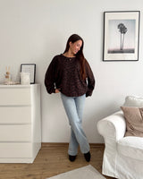 Sweater mit Leomuster Braun