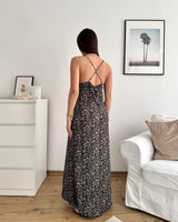 Maxikleid mit Spaghettiträgern und Leomuster