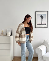 Grobe Strickjacke mit Streifen Taupe/Creme