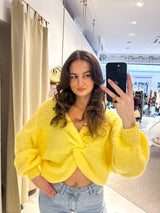 Strickpullover mit Knoten Gelb