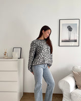 Oversized Strickpullover mit Leomuster Grau/Hellgrau