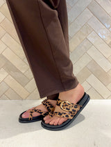 Zehentrenner Sandale Leomuster