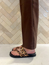 Zehentrenner Sandale Leomuster