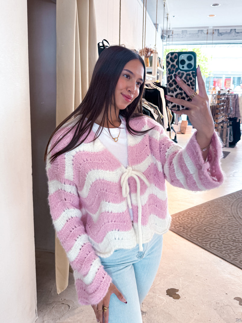 Kurze Oversized Strickjacke mit Wellenmuster Beige/Pink