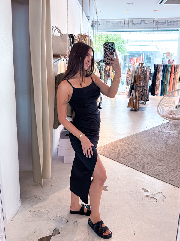 Kleid mit Schlitz Schwarz