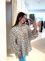 Kurze Waffle Bluse mit Leomuster Taupe