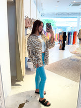Kurze Waffle Bluse mit Leomuster Taupe