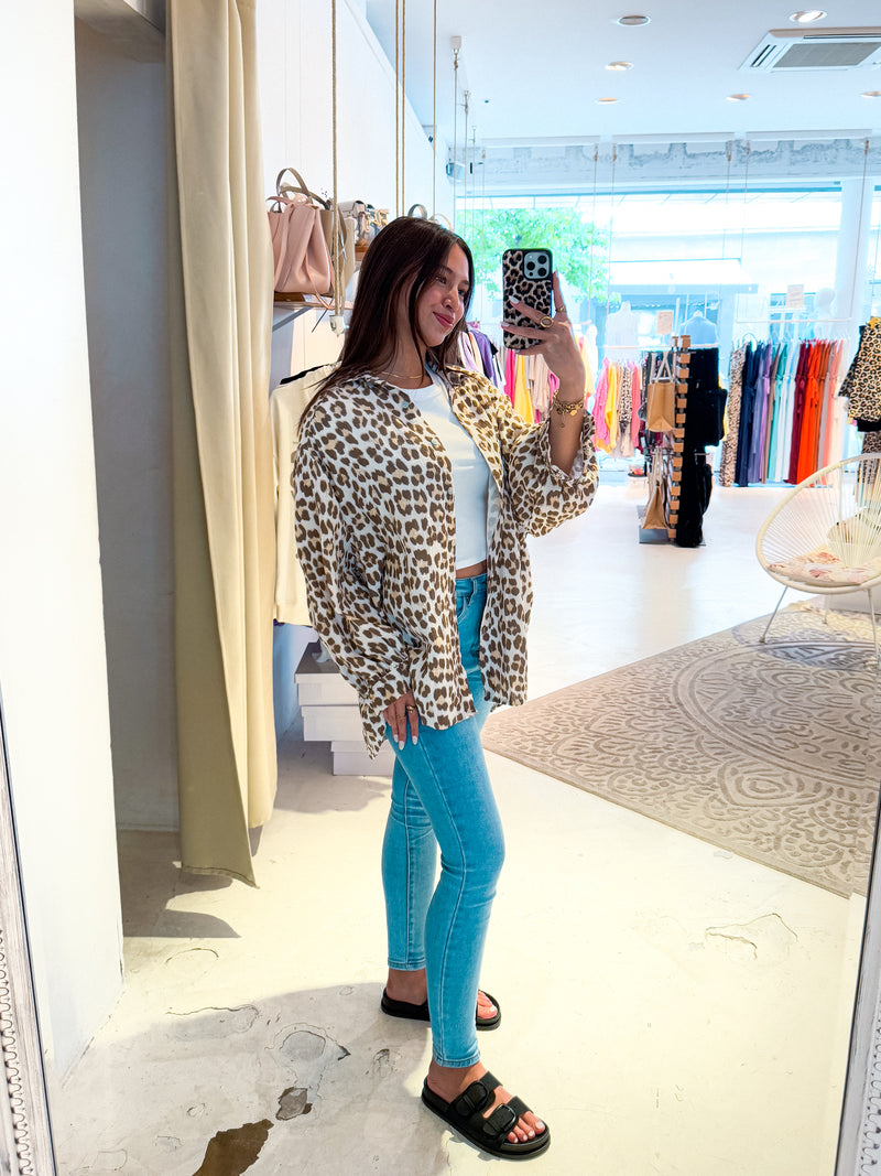 Kurze Waffle Bluse mit Leomuster Taupe
