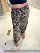 Elastische Stoffhose mit Leomuster Camel