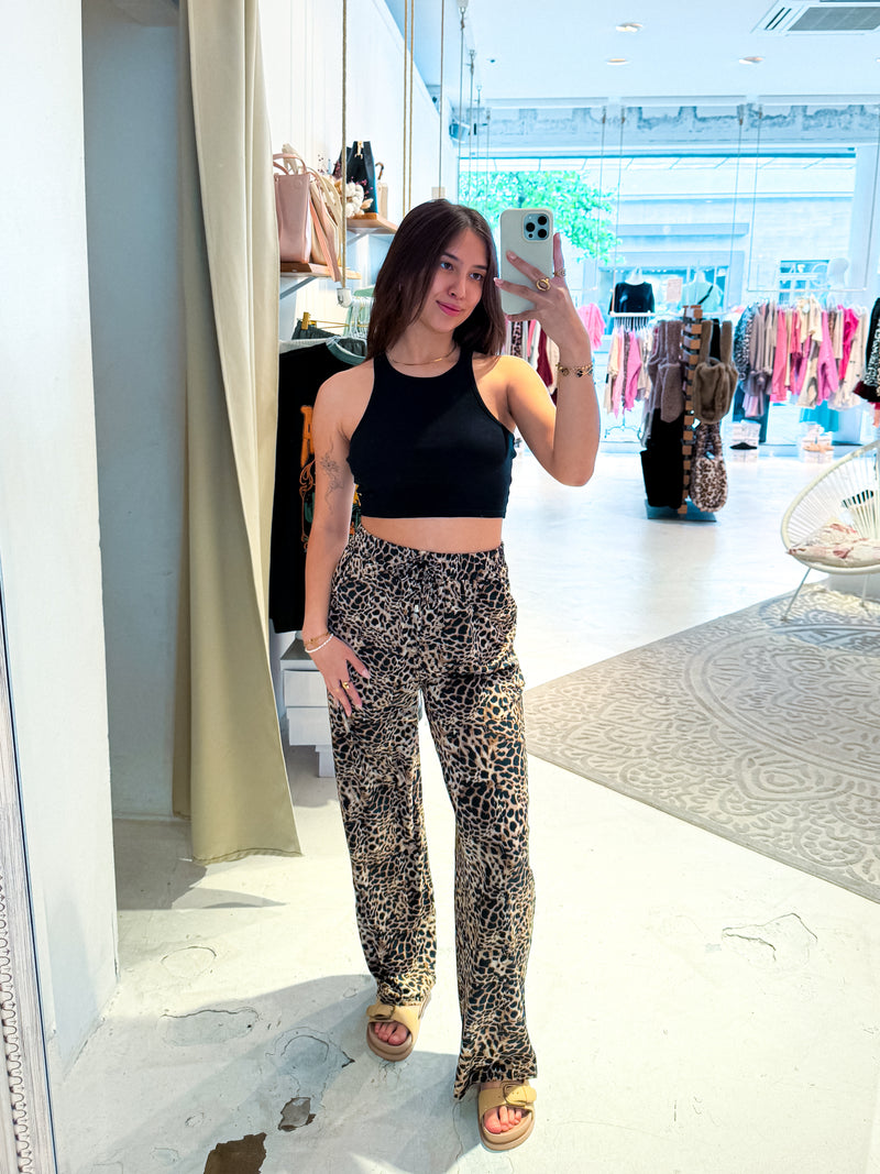 Elastische Stoffhose mit Leomuster Camel