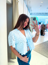 Bluse mit Lochstickerei Hellblau