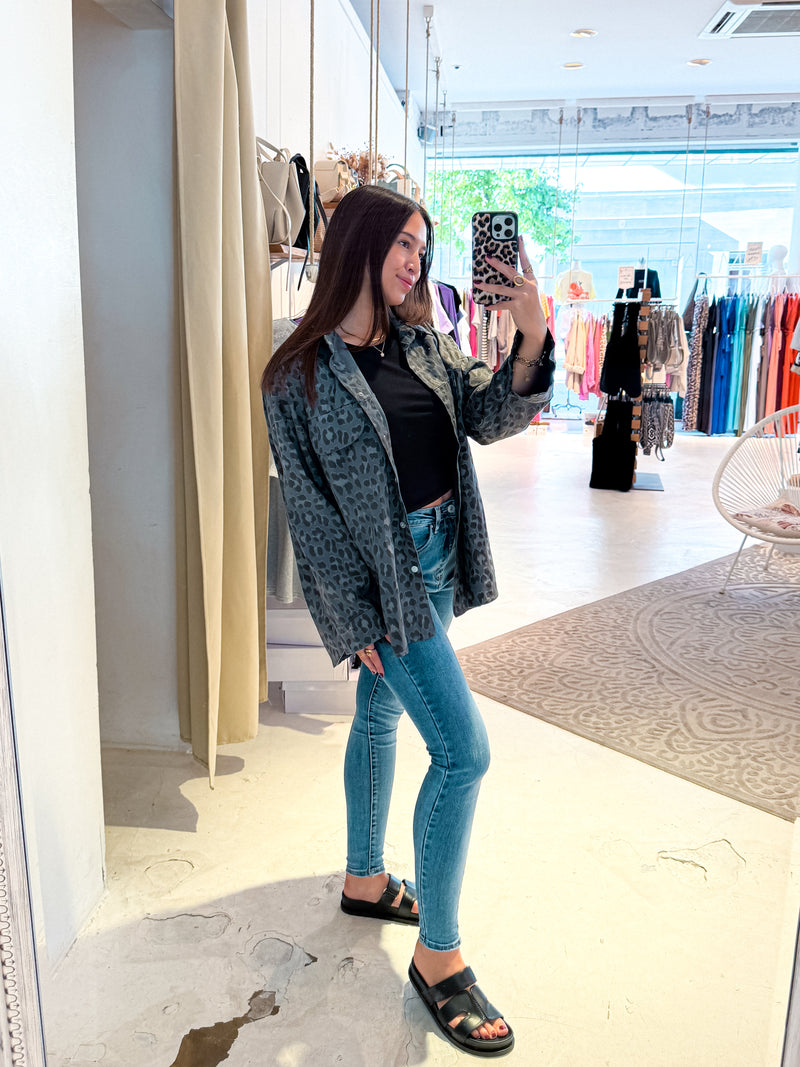 Jeanshemd mit Leomuster Grau
