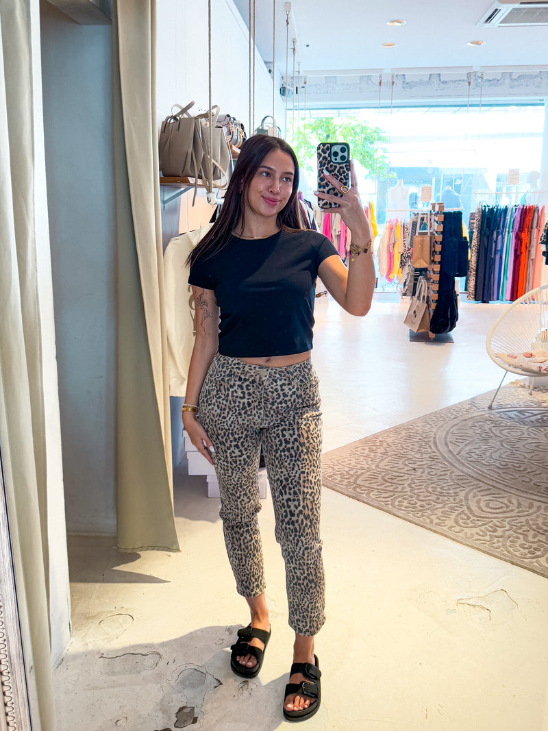 Mom Jeans Cut Leo