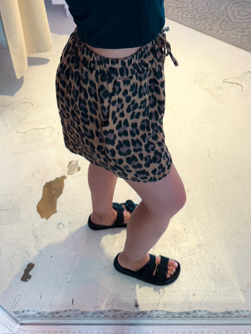 Waffle Short mit Leomuster Camel