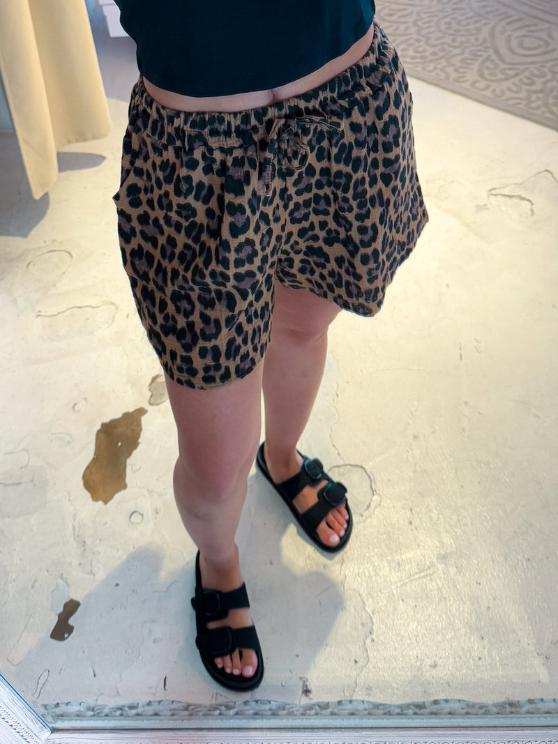 Waffle Short mit Leomuster Camel