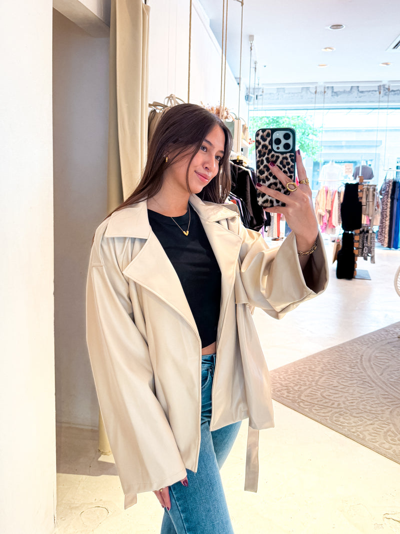 Kurzer Kunstleder Trenchcoat Beige