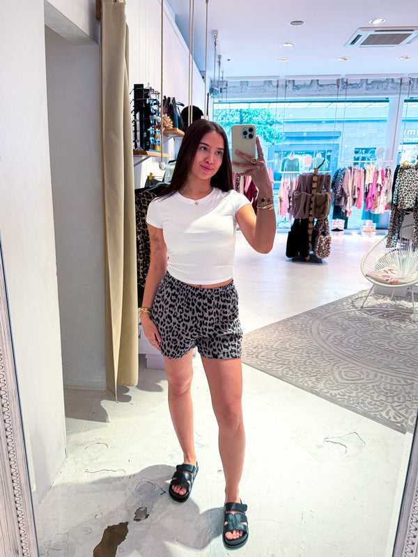 Waffle Short mit Leomuster Grau