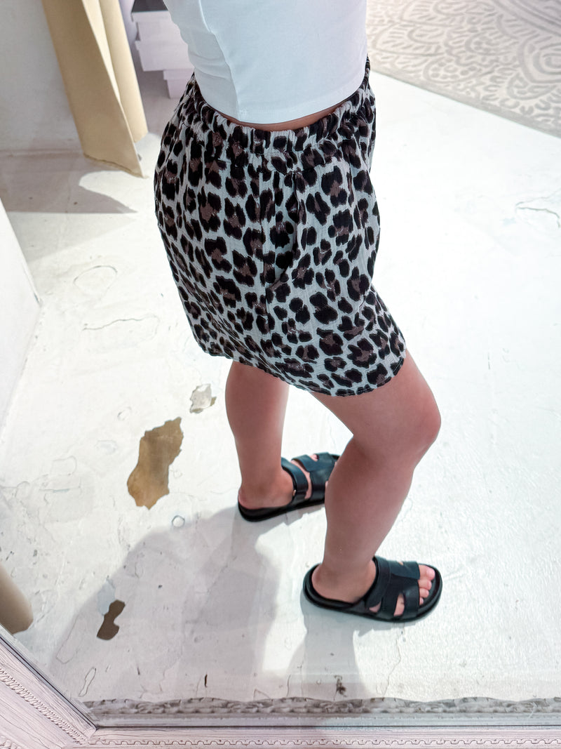 Waffle Short mit Leomuster Beige