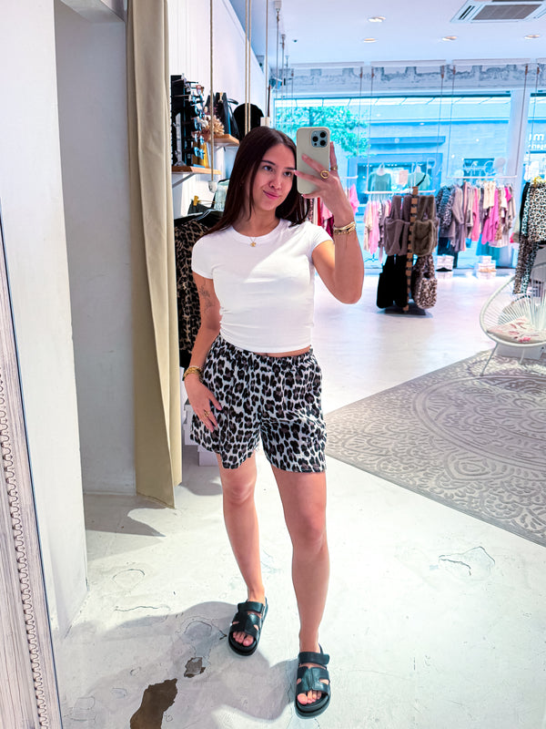 Waffle Short mit Leomuster Beige