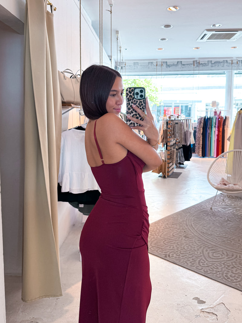 Kleid mit Schlitz Weinrot