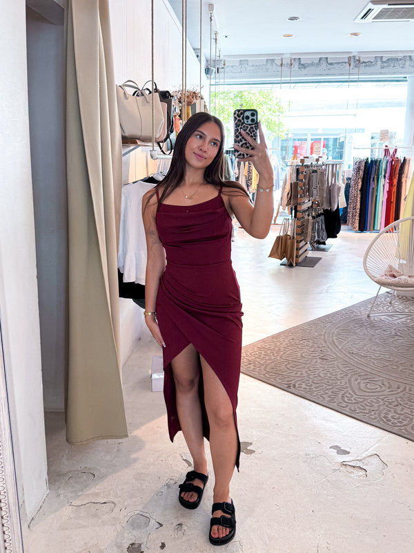 Kleid mit Schlitz Weinrot