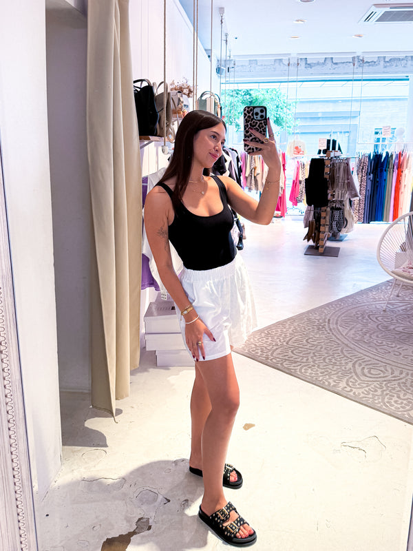 Leinen Short Weiß