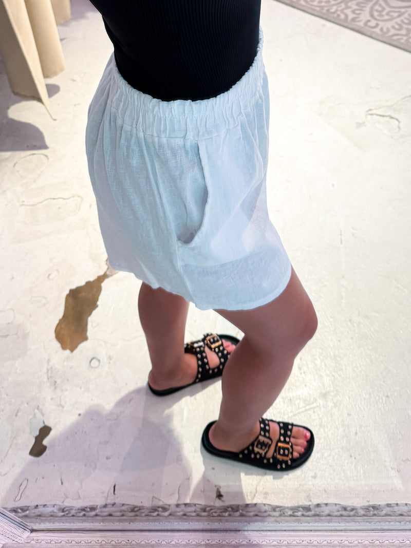 Leinen Short Weiß