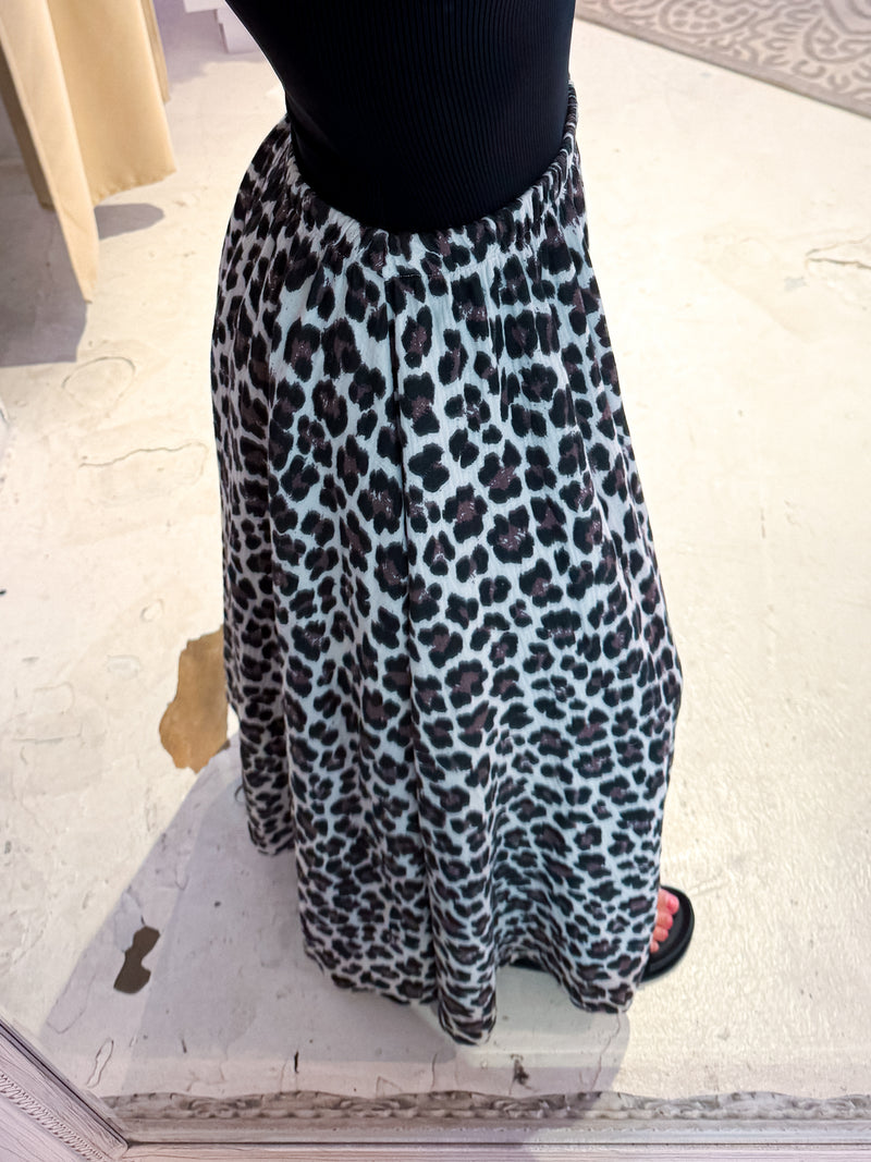 Maxi Waffle Rock mit Leomuster Beige