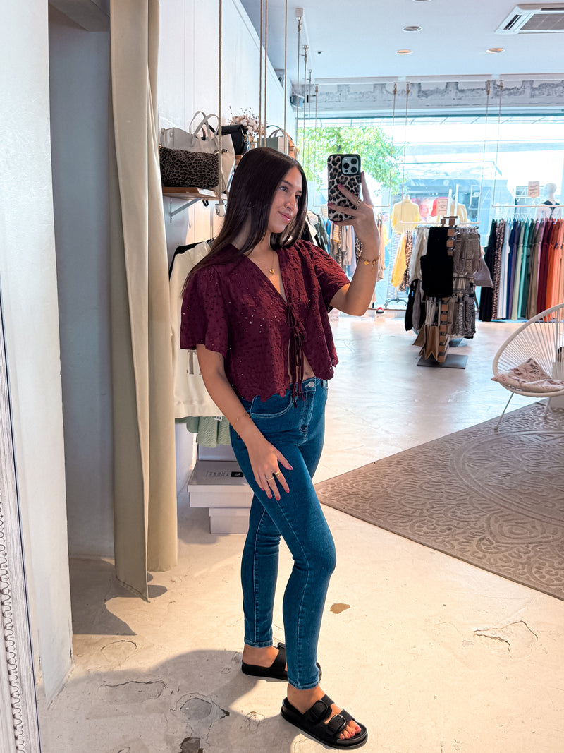 Bluse mit Lochstickerei Weinrot