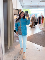 Jeansjacke mit Leomuster Blau