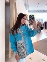 Jeansjacke mit Leomuster Blau