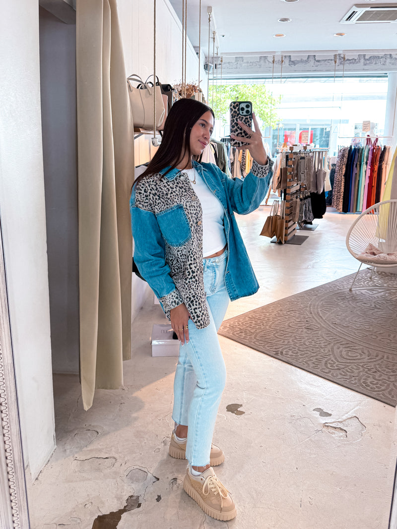 Jeansjacke mit Leomuster Blau