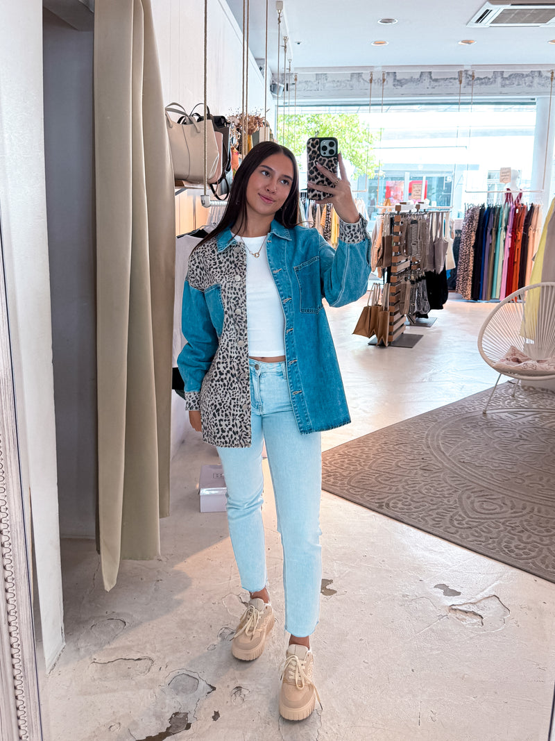 Jeansjacke mit Leomuster Blau