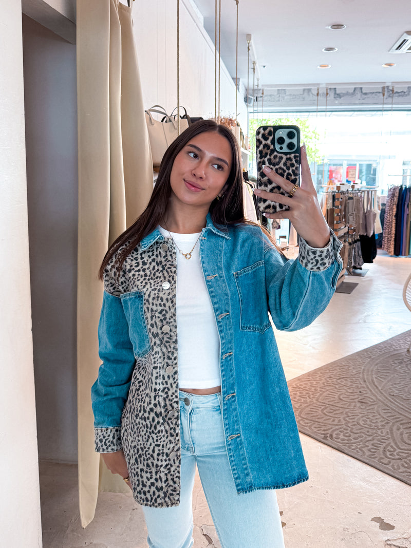 Jeansjacke mit Leomuster Blau