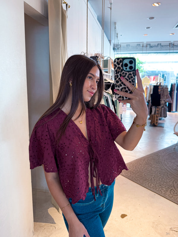 Bluse mit Lochstickerei Weinrot