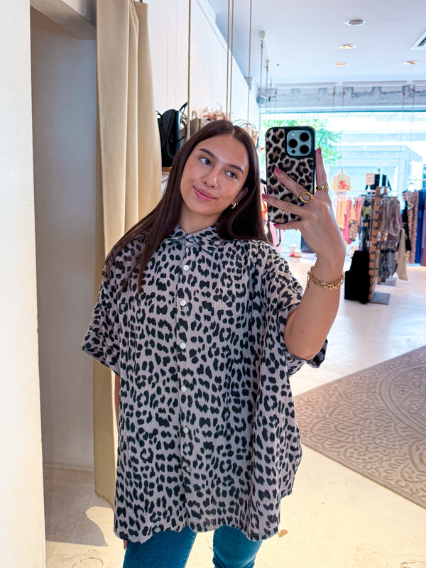 Kurzarm Waffle Bluse mit Leomuster Grau