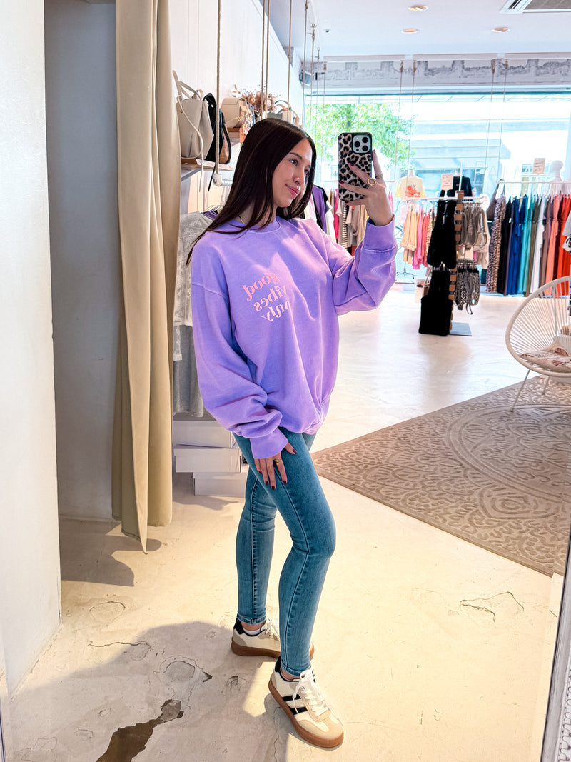 Good Vibes Only Crew Neck Flieder