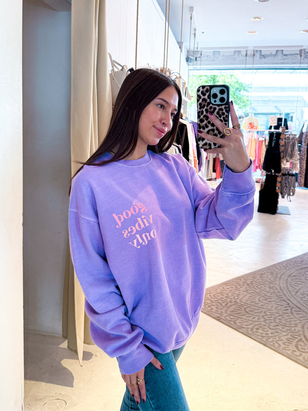 Good Vibes Only Crew Neck Flieder