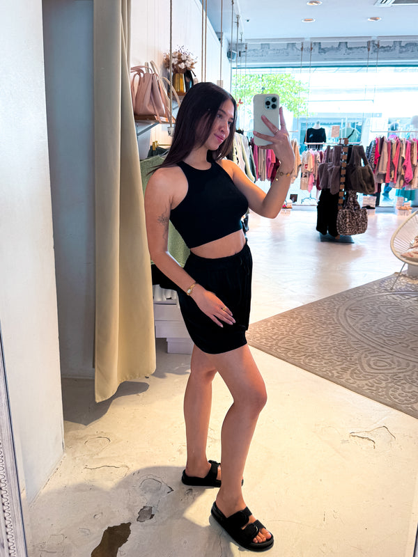 Silky Short Schwarz