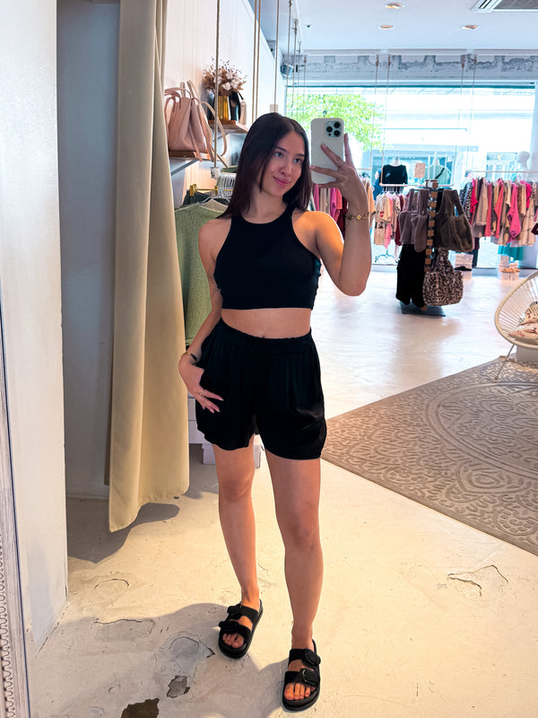 Silky Short Schwarz