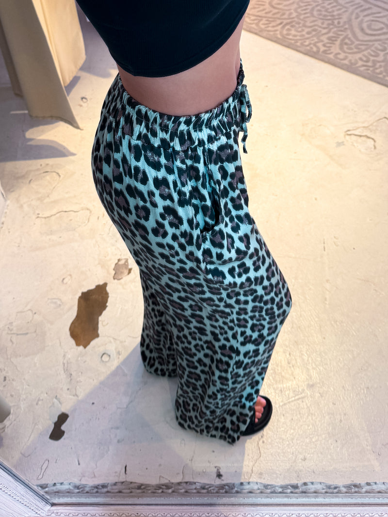 Silky Hose mit Leomuster Mint