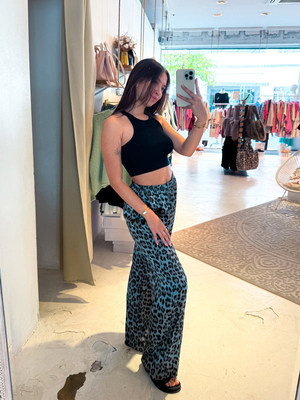 Silky Hose mit Leomuster Blau